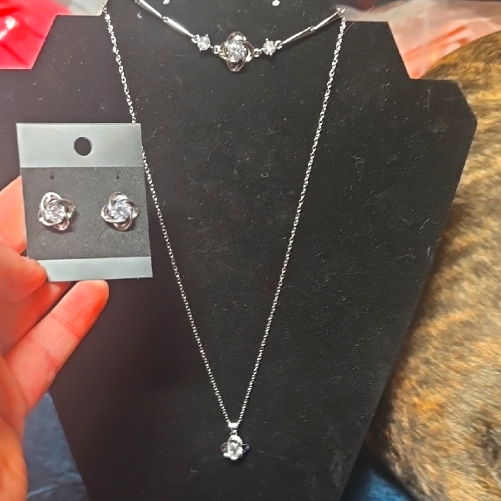 .925 Elegant Silver Plated Jewelry Set Bracelet-8in. Necklace-18in